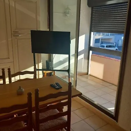 Studio Pour 4 Personnes A 100 M * Saint-Cyprien (Pyrenees-Orientales)